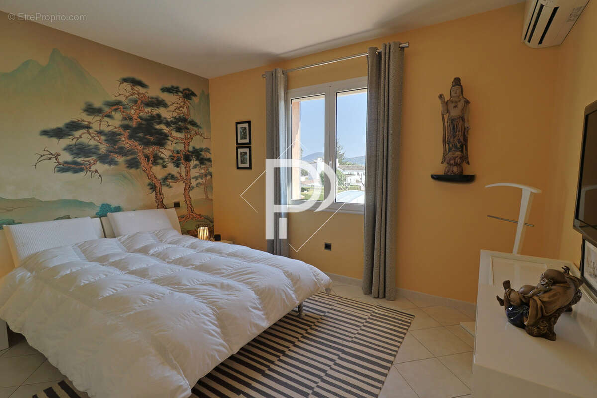 Maison à PLAN-DE-LA-TOUR