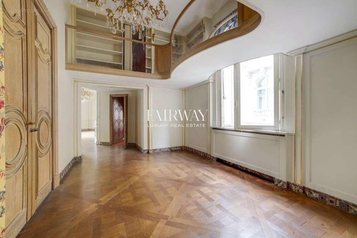 Appartement à PARIS-16E