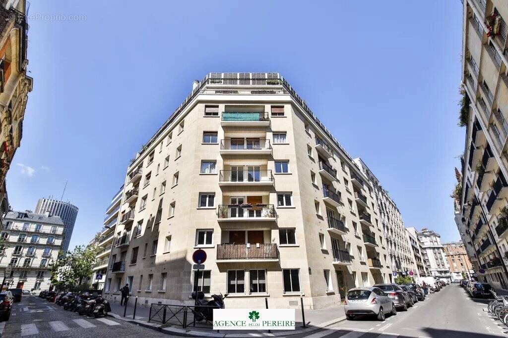 Parking à PARIS-17E