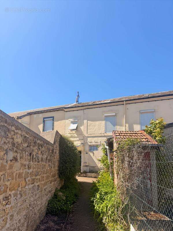Maison à rénover 91 m² – Mohon / Villers-Semeuse – 5 min de Charleville – garage - Extérieurs communs - photo 4