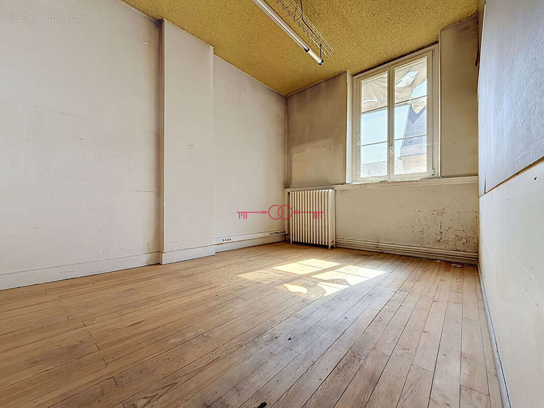 Hyper centre de Reims - 129m² - Place Léon Bourgeois - photo 3