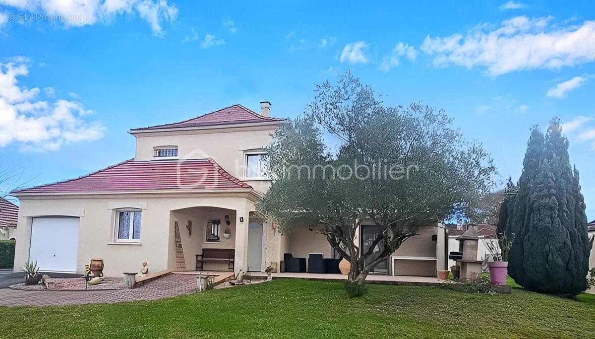 Maison à SERRES-CASTET