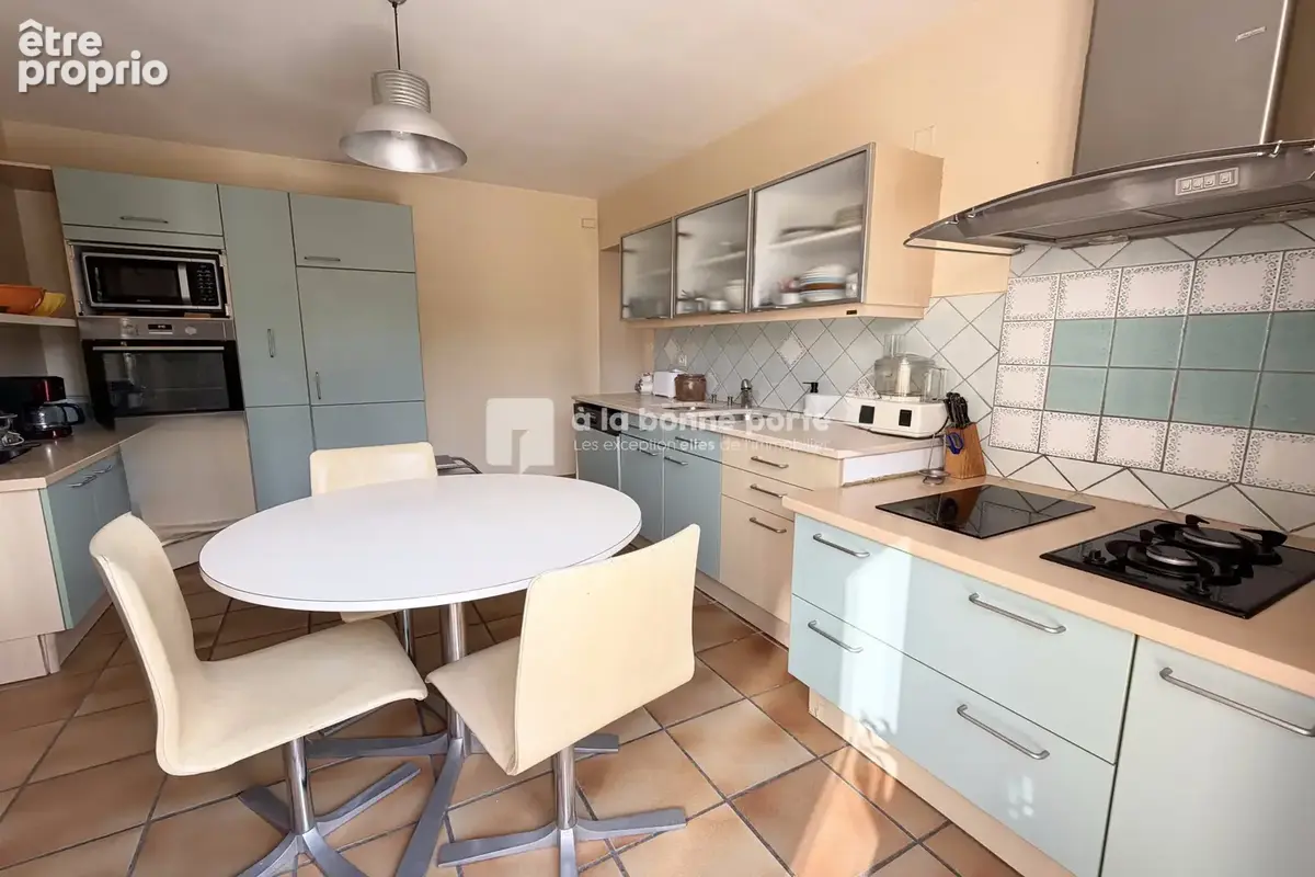 Maison 204 m² à Saint-Zacharie  - photo 7
