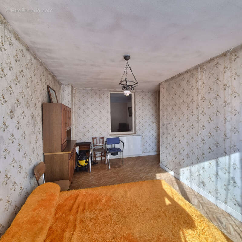 Longère sur 1 329 m2 de terrain clos ! - photo 12