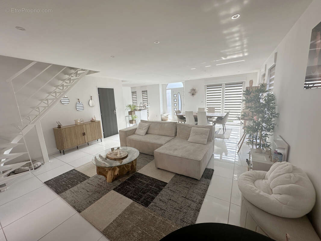 Maison à DOUCHY-LES-MINES