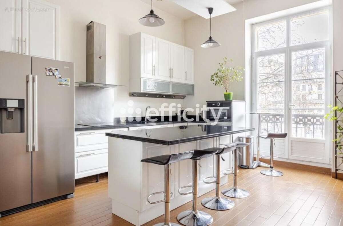 Appartement à PARIS-10E