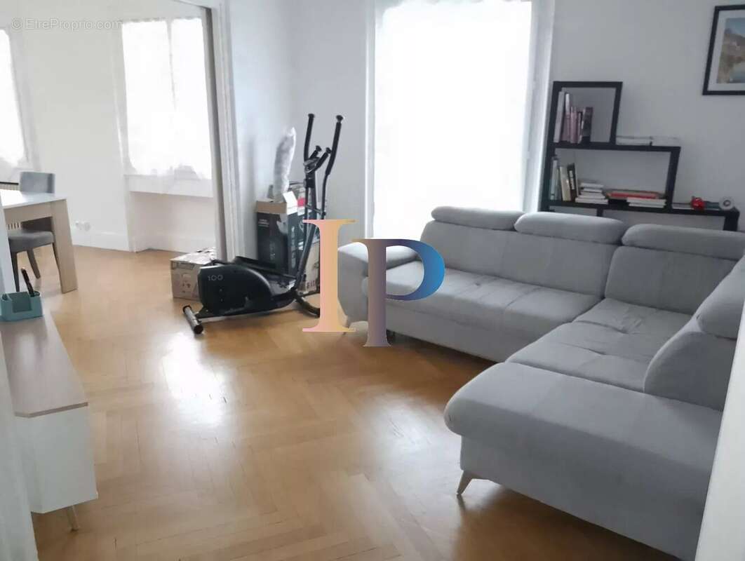 Maison à LA CLAYETTE