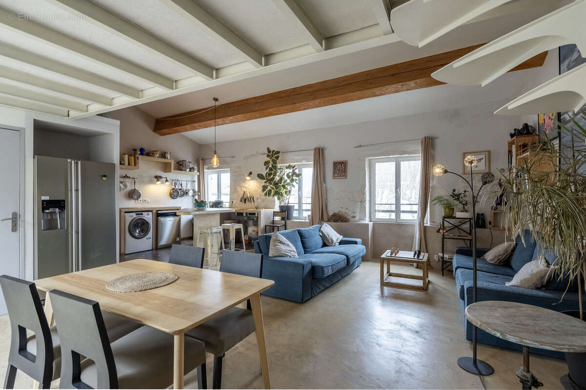 SAINT-RÉMY-DE-PROVENCE   Appartement atypique de 85 m2 en duplex avec terrasse au cœur du village - photo 2