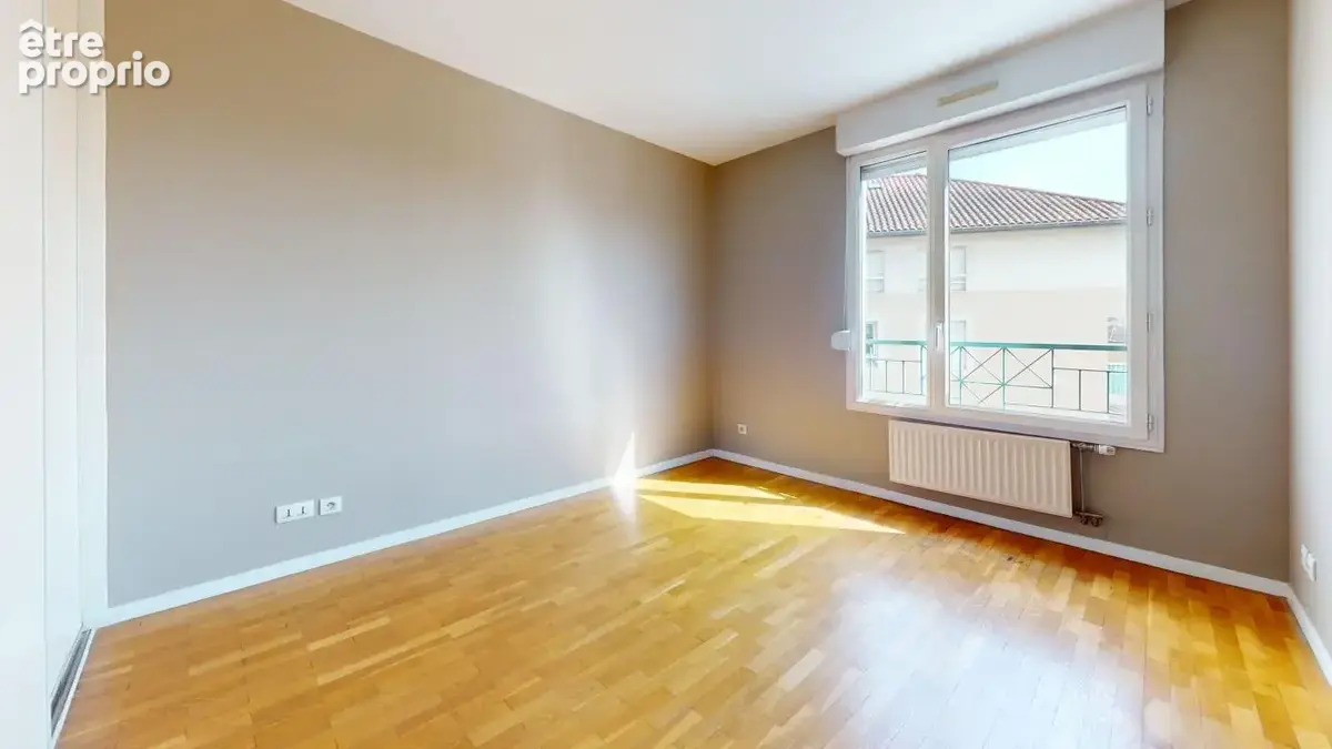 Rare T3 au coeur de Montchat avec balcon et garage ! - photo 6