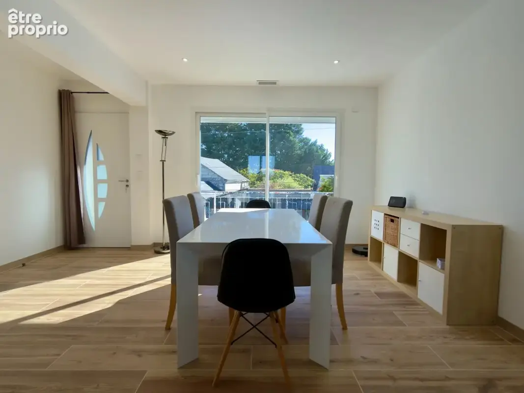 VIVY à 3 Km du Centre-bourg, Maison rénovée sur sous-sol aménagé de 160m² habitables avec garage et jardin - photo 3