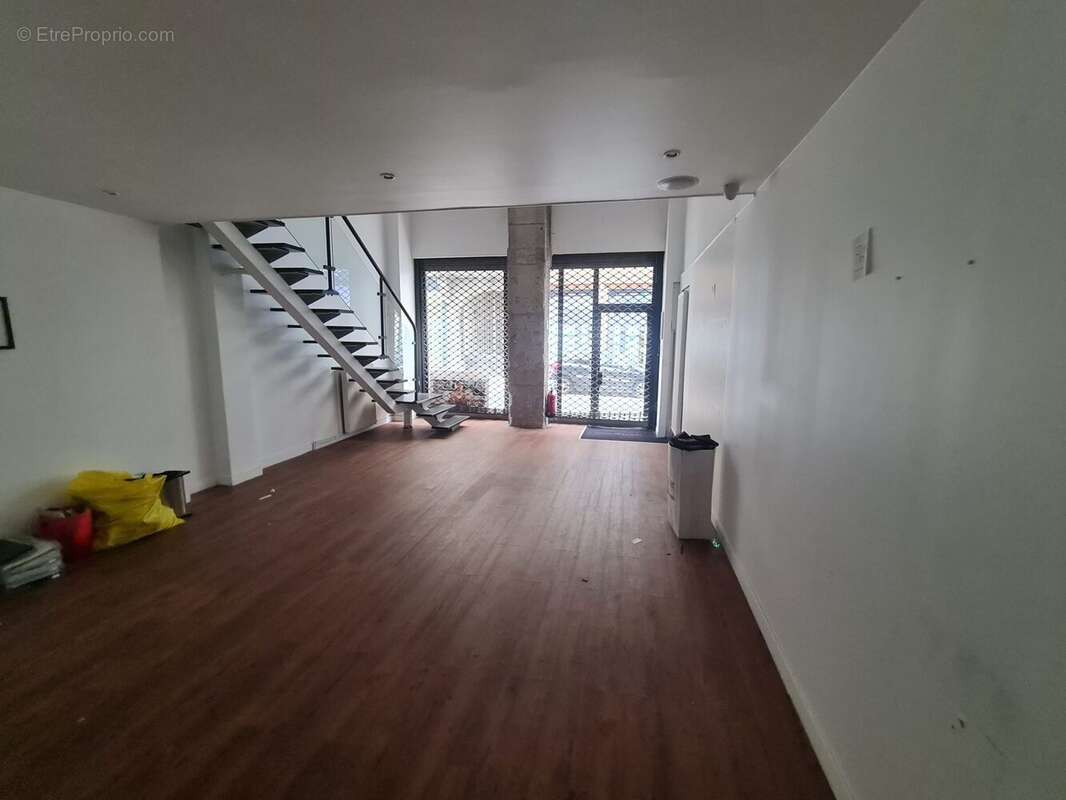 Commerce 136 m² à Saint-Etienne  - photo 3