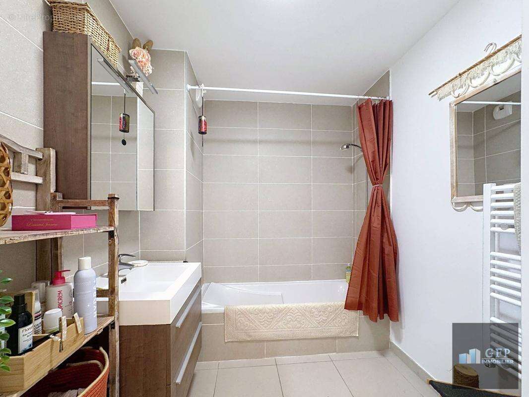 Appartement à BORMES-LES-MIMOSAS