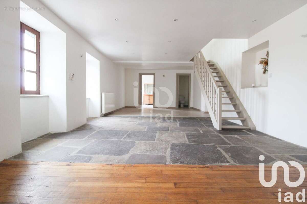 Maison 102 m² à Saint-Victor-Et-Melvieu  - photo 2