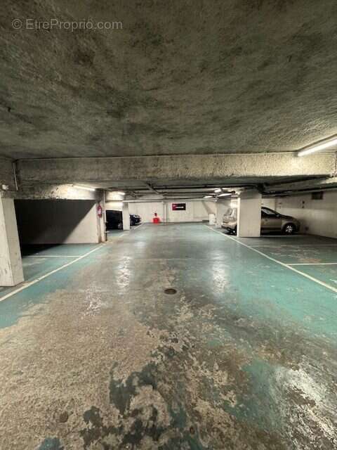 Parking à PARIS-10E