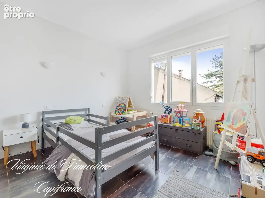 Centre-ville-Coteaux-A vendre belle maison 250 m²-Parcelle 970 m² -6 chambres - Piscine,3 terrasses, dépendance, jardin, garage - photo 13