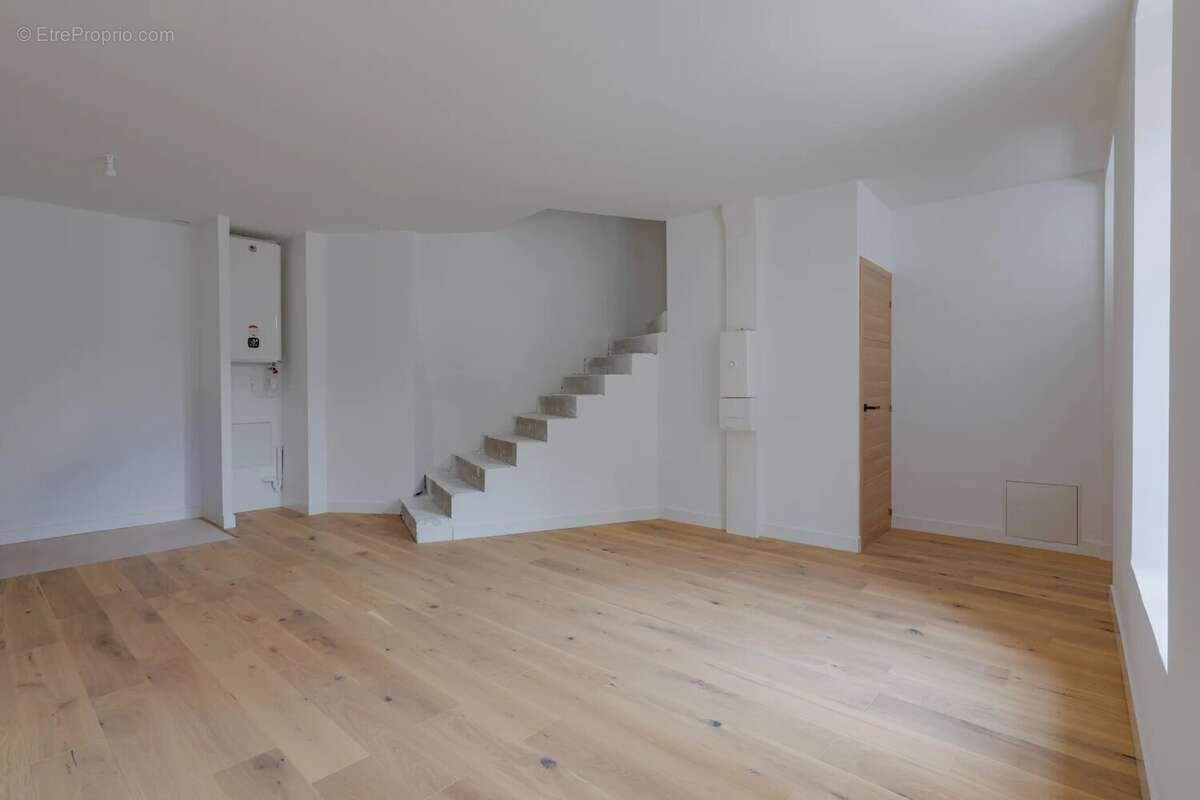 Appartement à SAINT-GENIS-LAVAL