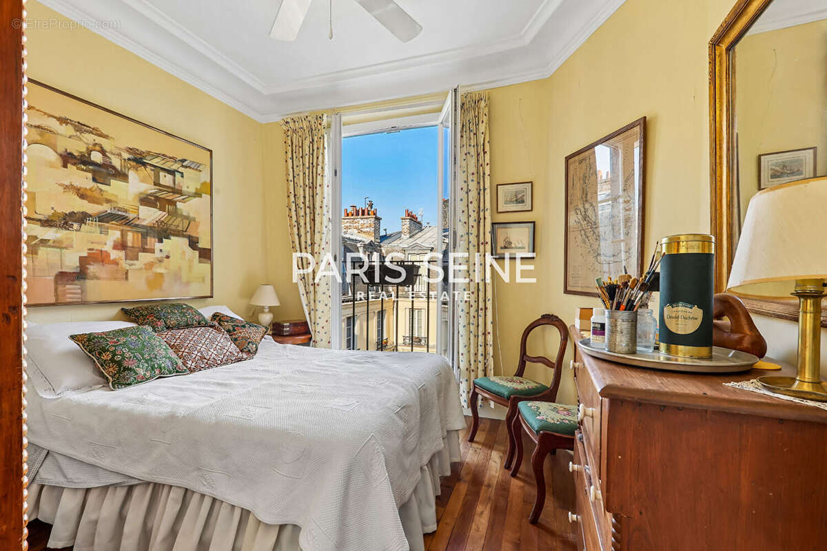 Appartement à PARIS-7E