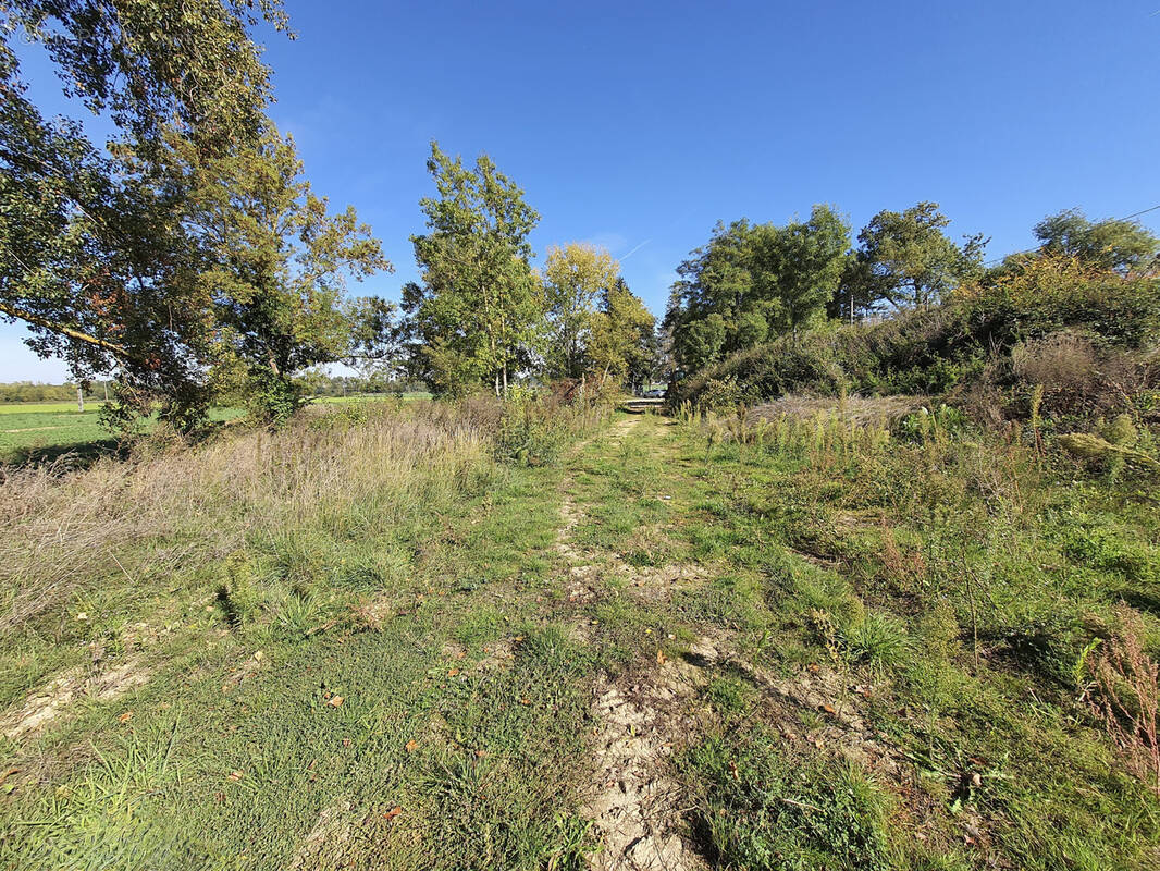 Terrain à VERNOU-SUR-BRENNE