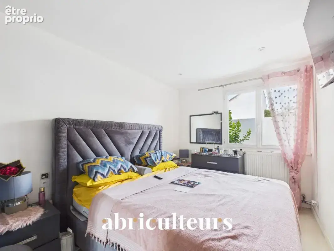 Maison familiale de plain pied - 5 chambres - 134 m²  - avec jardin, terrasse et 3 stationnements — Bezons - photo 16