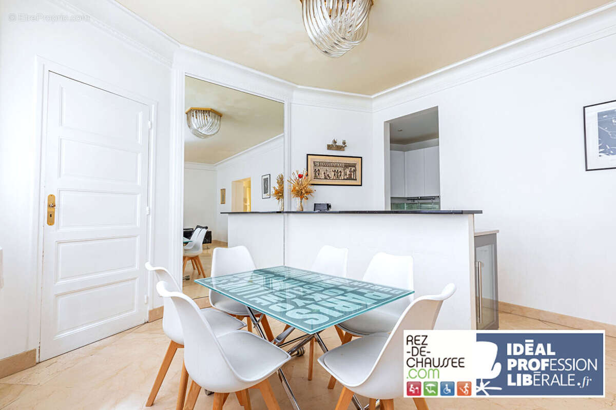 Appartement à PARIS-16E