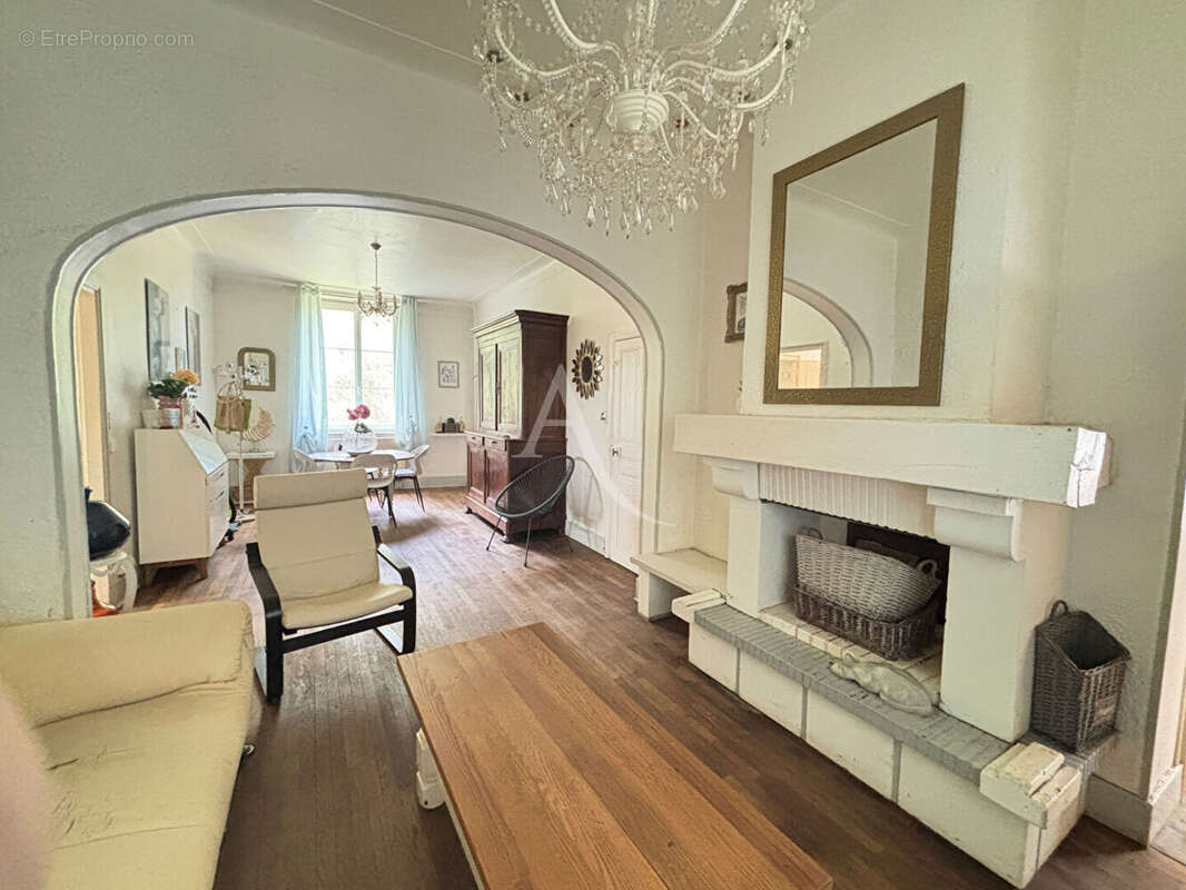 En vente - 2h30 paris - cours les barres - belle maison 7 chambres -  terrain - photo 3