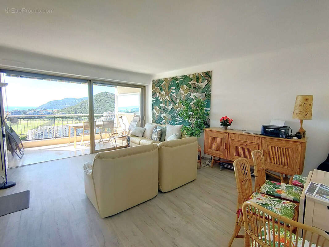 Appartement à MANDELIEU-LA-NAPOULE