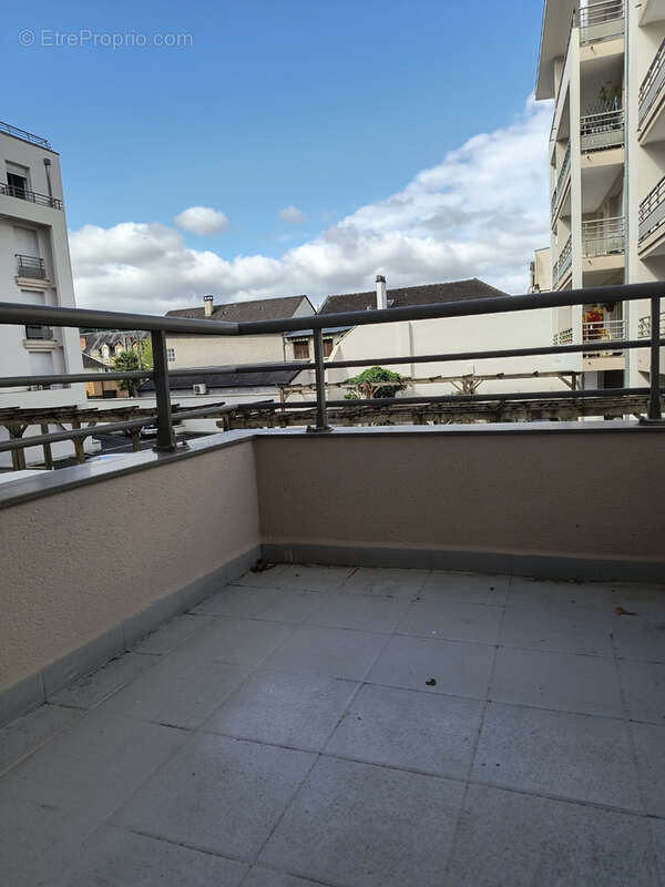 BRIVE bel appartement excellent état avec  Terrasse et balcon. - photo 7