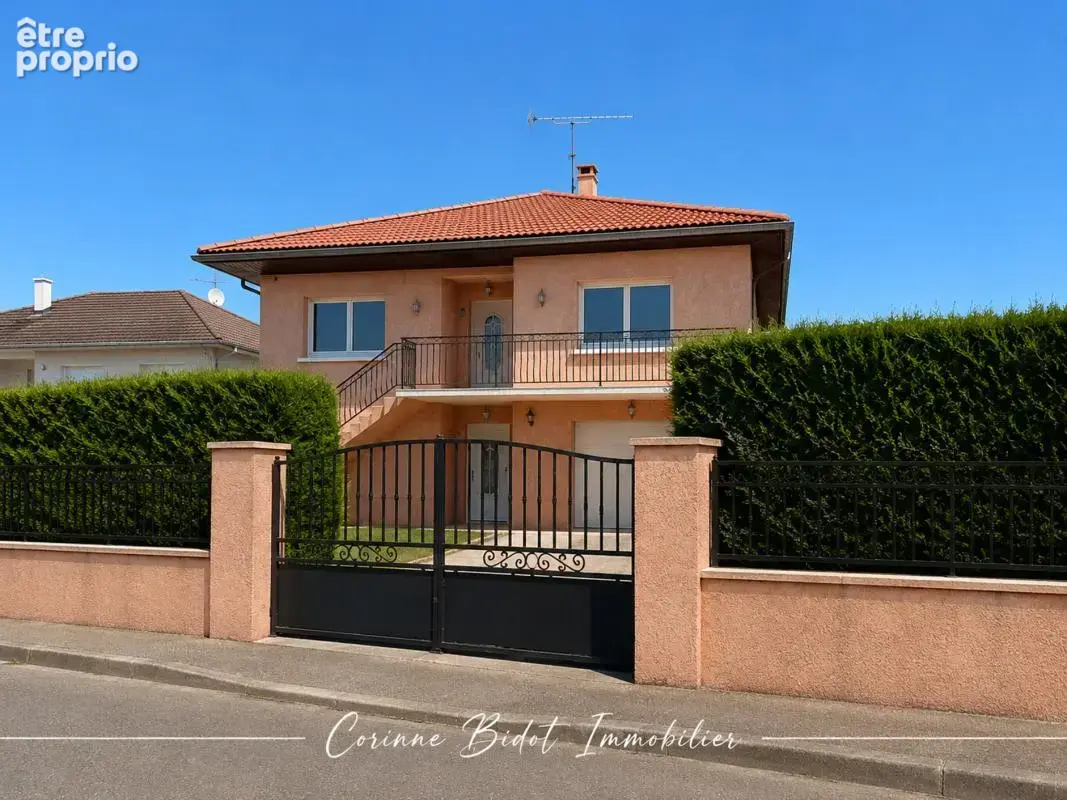 Maison 191 m² à Saint-Pierre-De-Chandieu  - photo 1