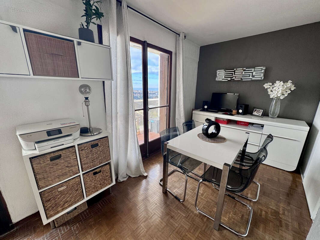 Appartement à MARSEILLE-9E