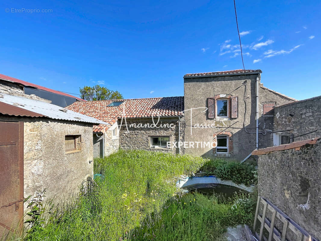 Ancien corps de ferme rénové avec 6 chambres et dépendances - photo 2