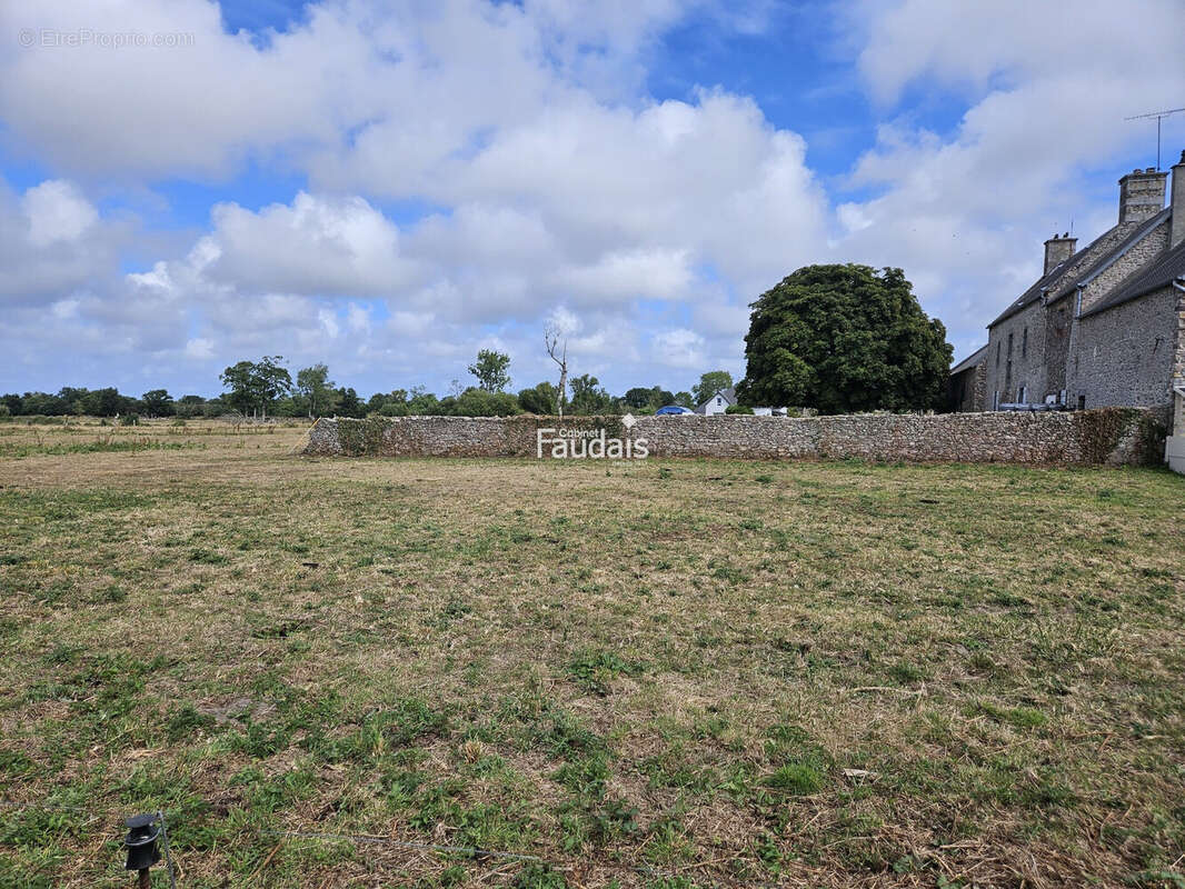 Terrain 697 m² à Gouville-Sur-Mer  - photo 2
