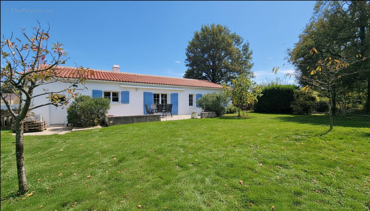 Maison à SAINT-ETIENNE-DE-MER-MORTE