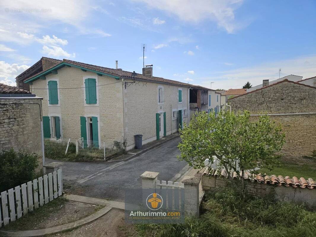Maison à LA GREVE-SUR-MIGNON
