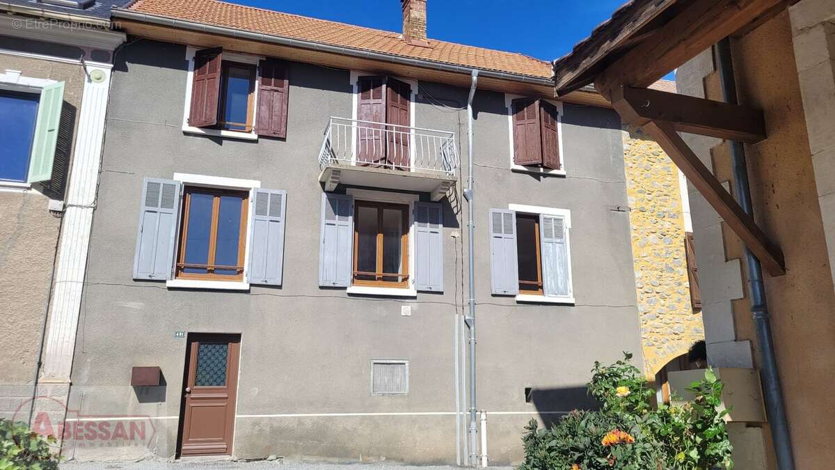 Appartement à ESPINASSES