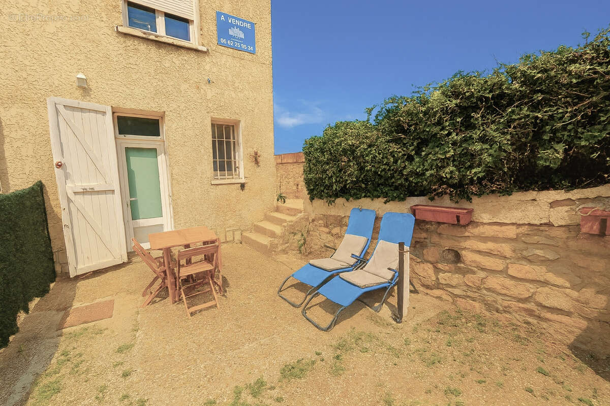 Villa rénovée divisée en 4 appartements à La Ciotat 50 m de la mer - photo 27
