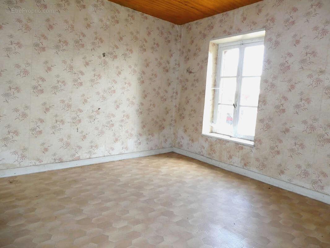 Maison à SAINT-LAURENT-DE-CHAMOUSSET