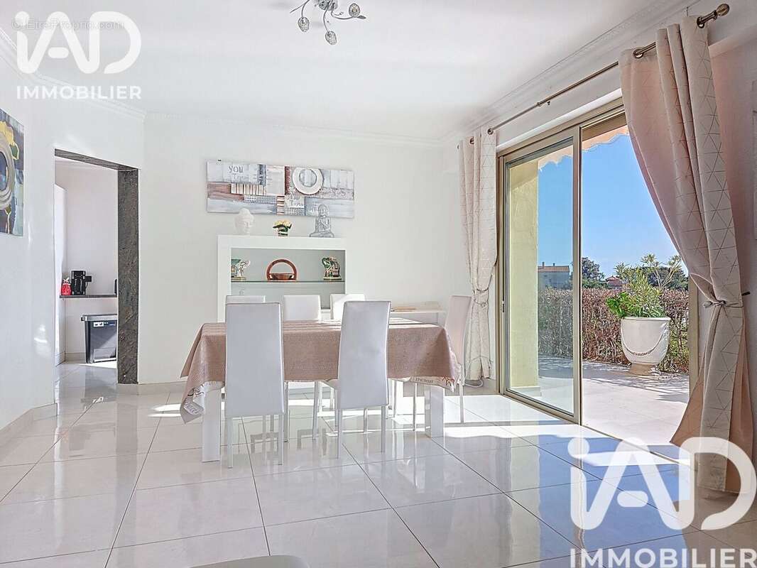 Photo 8 - Maison à ROQUEBRUNE-SUR-ARGENS