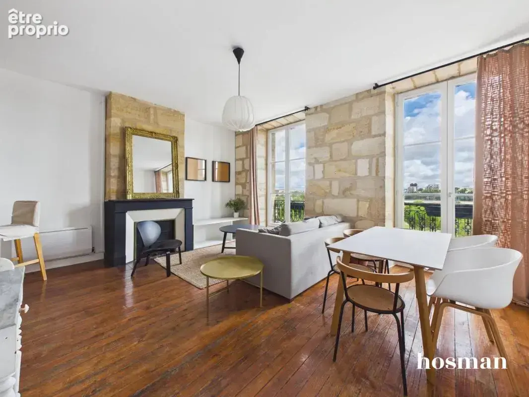 Magnifique appartement T2 de 56 m² avec vue dégagée sur les quais – Quai Sainte-Croix, Bordeaux - photo 2