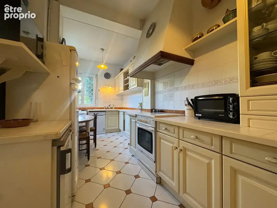 Exclusivité dans l'Hyper centre Rochefort : Maison de caractère 170m²  Jardin, Garage et dépendance aménagée - photo 6