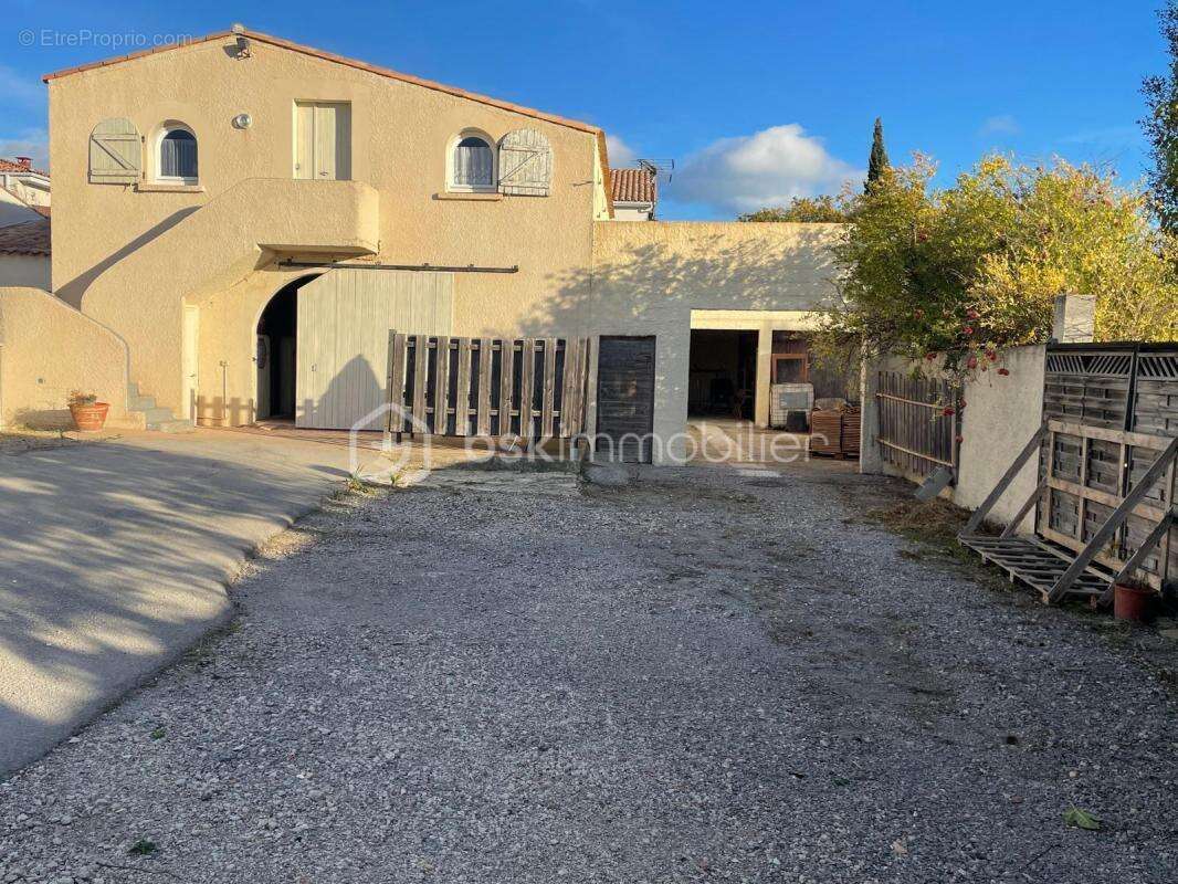 Maison à VIC-LA-GARDIOLE