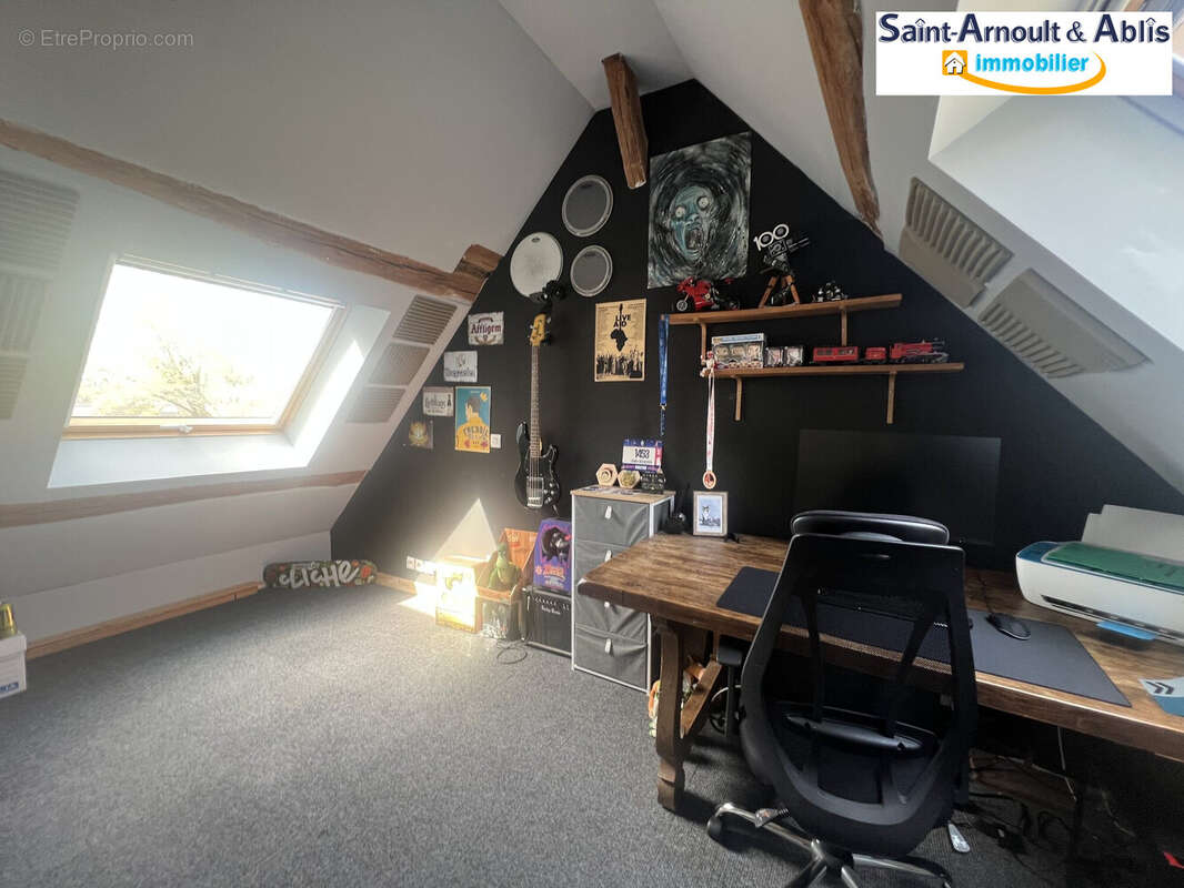 Maison 190 m² à Saint-Martin-De-Brethencourt  - photo 8