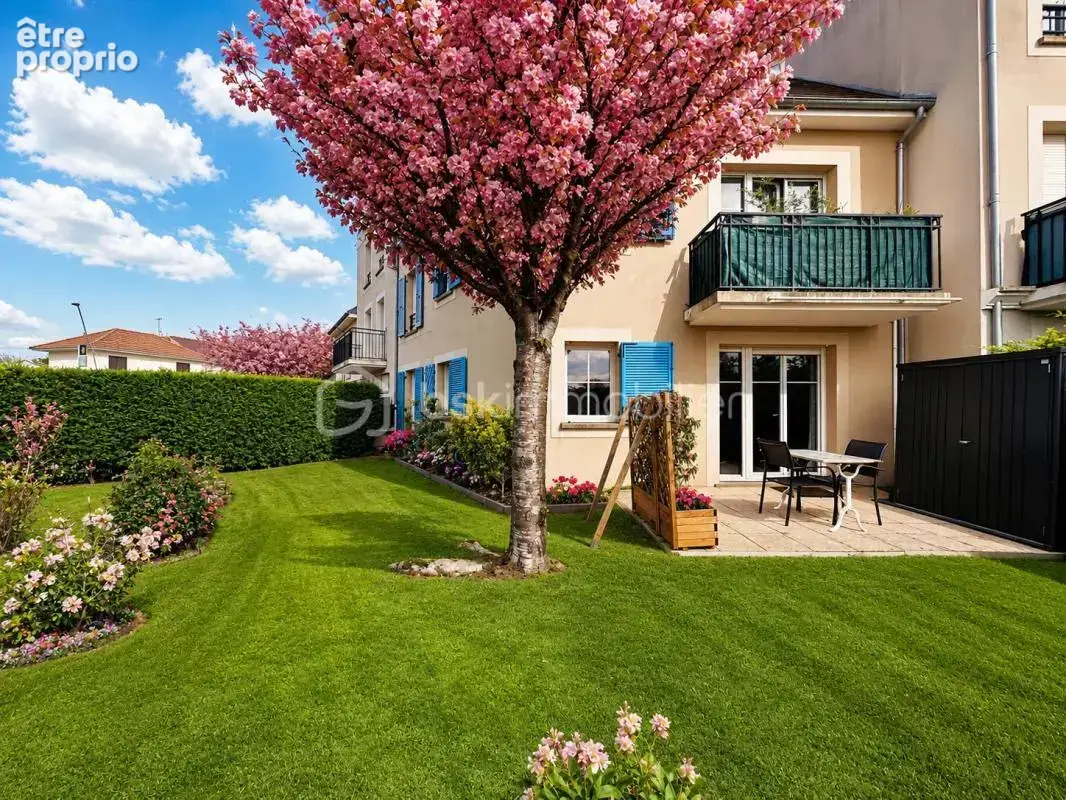 Aux Essarts-le-Roi,  appartement de 51 m² avec jardin privatif d'environ 100 m² et un double garage de 27 m² - photo 5