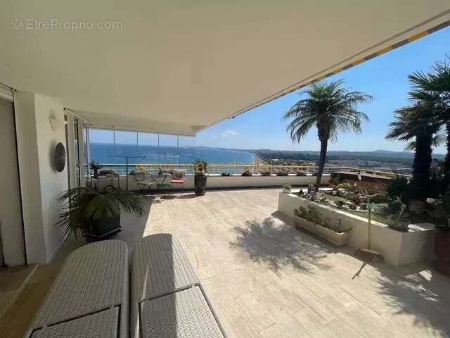 Appartement à VILLENEUVE-LOUBET