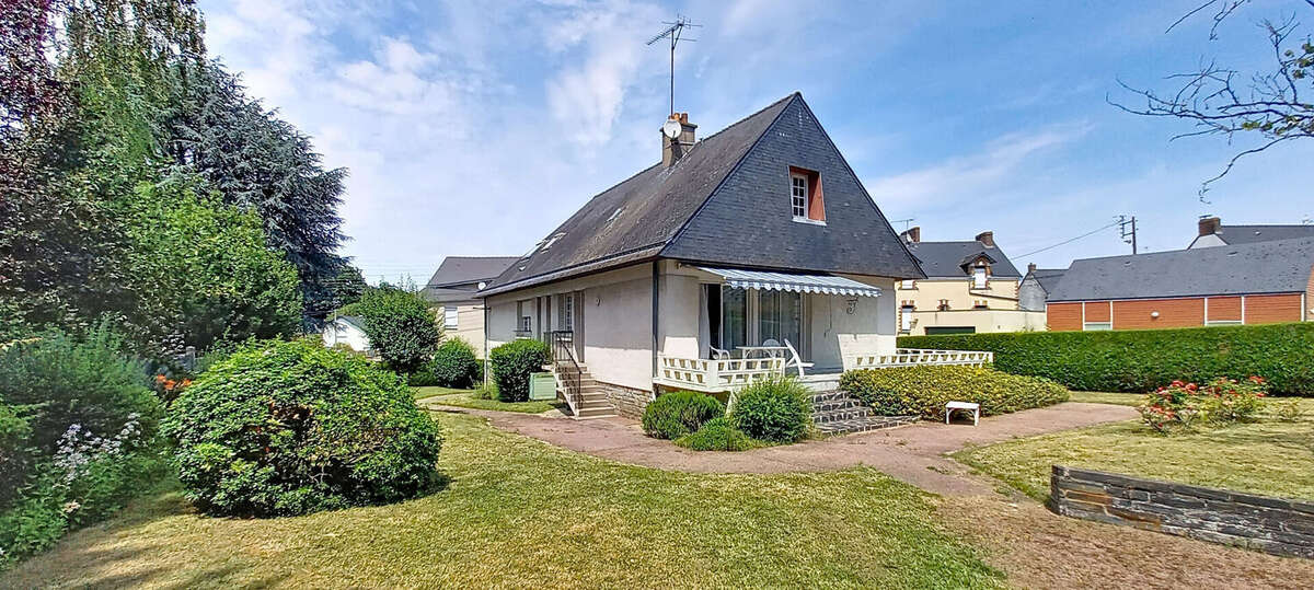 Chateaubriant : proche centre : maison 166m² - 5 chb + 1 bureau - photo 5