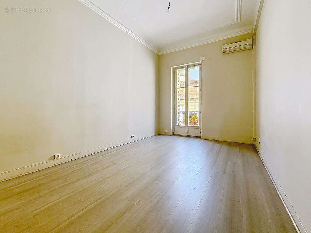 Marseille 4ème -5 Avenues Appartement Bourgeois traversant 111m2 - photo 11