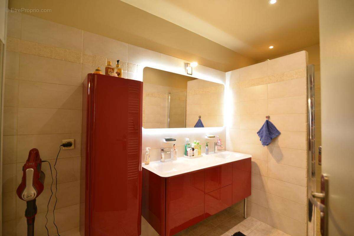 Maison à SAINT-VICTOR-LA-COSTE