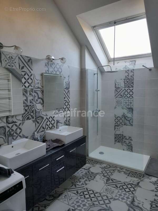 Maison à NEUVILLE-SUR-SARTHE