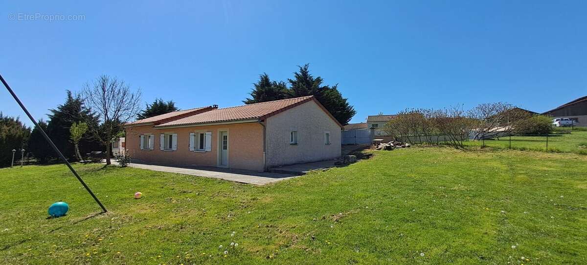 Maison à SAINT-DIER-D'AUVERGNE