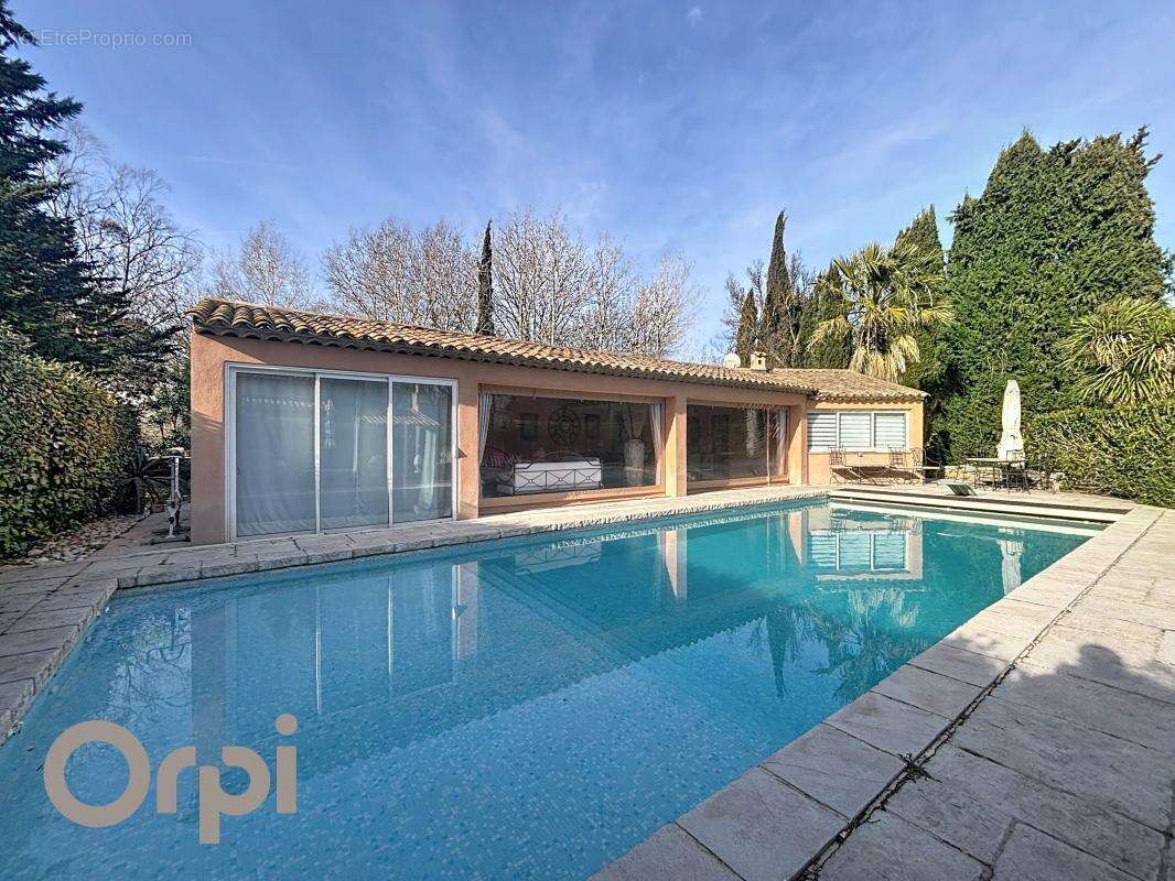 Maison à ROQUEBRUNE-SUR-ARGENS