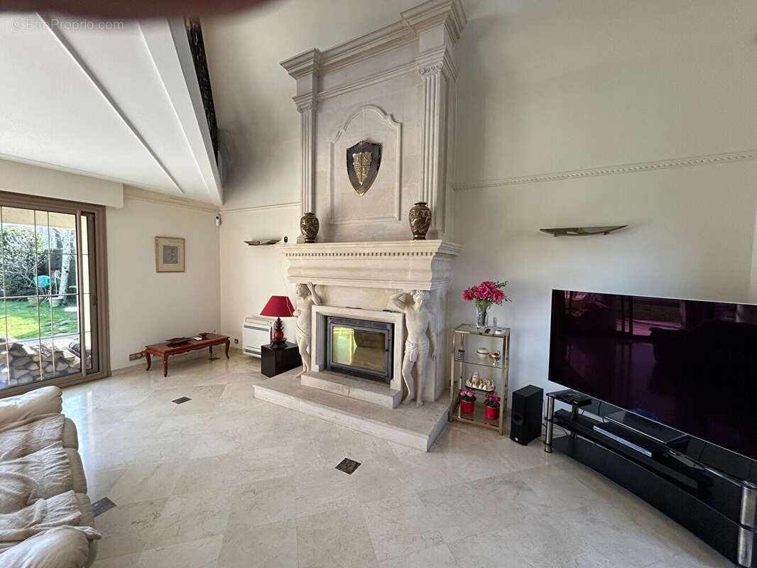 Maison à L'HAY-LES-ROSES